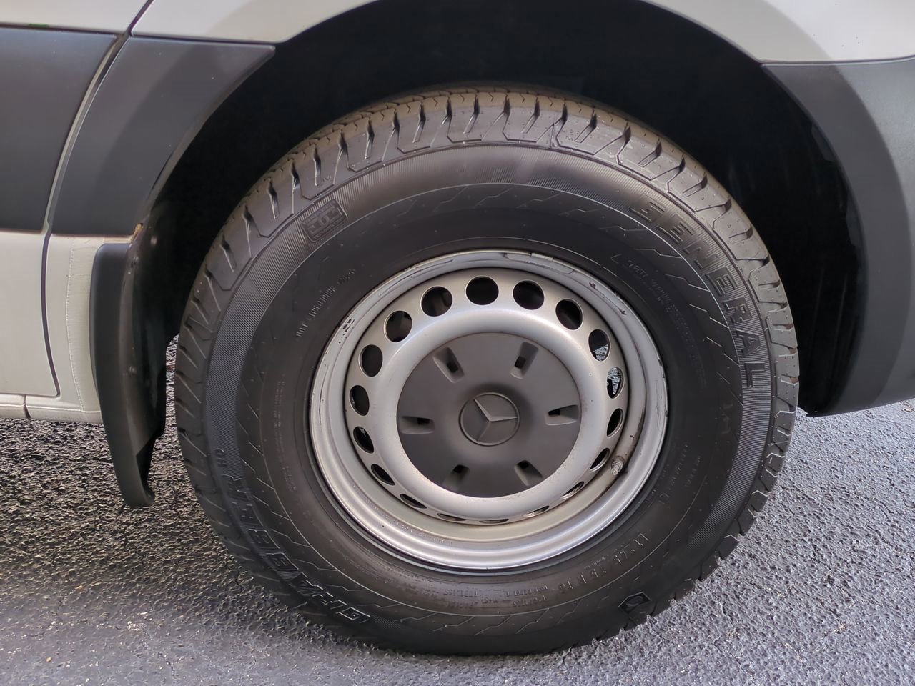 Used 2019 Mercedes-Benz Sprinter 144 Cargo image 11