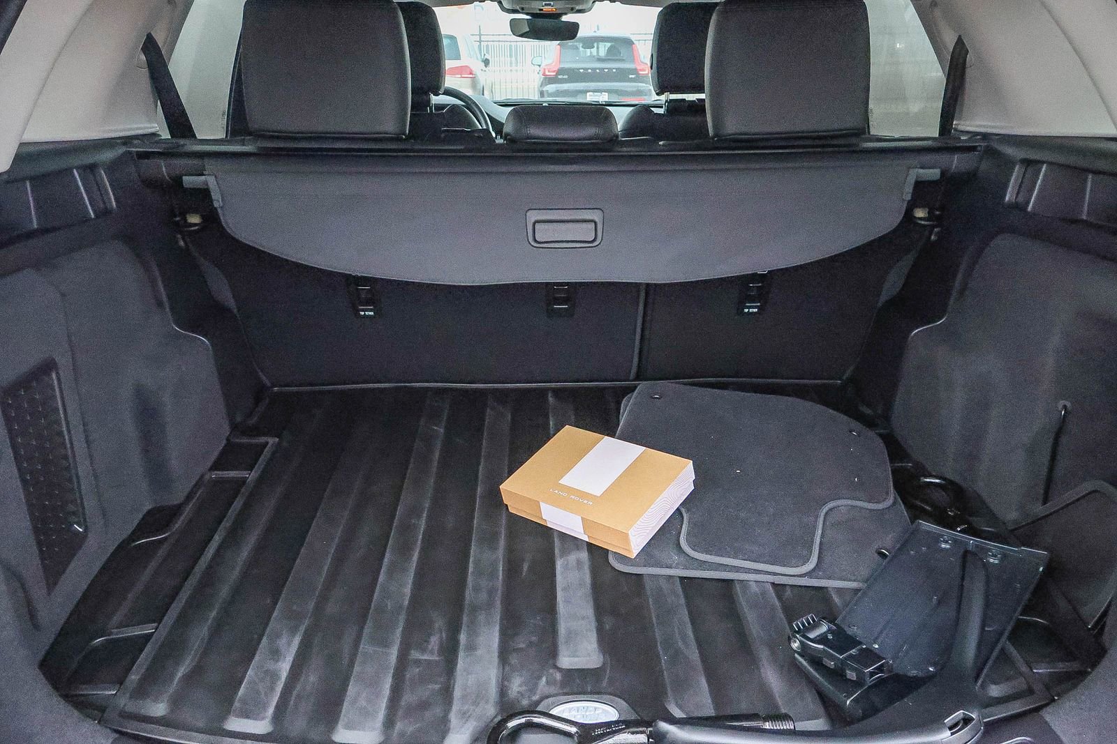 Used 2025 Land Rover Discovery Sport S image 26