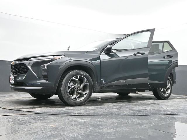 Used 2025 Chevrolet Trax LT image 68