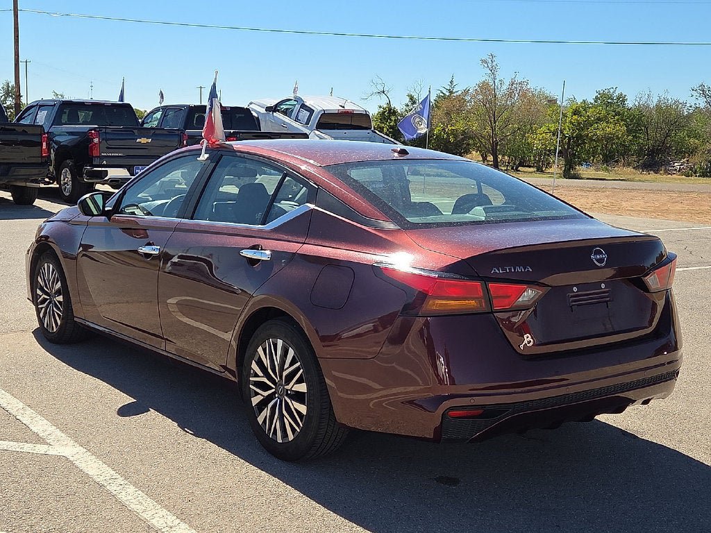 Used 2025 Nissan Altima 2.5 SV FWD image 3