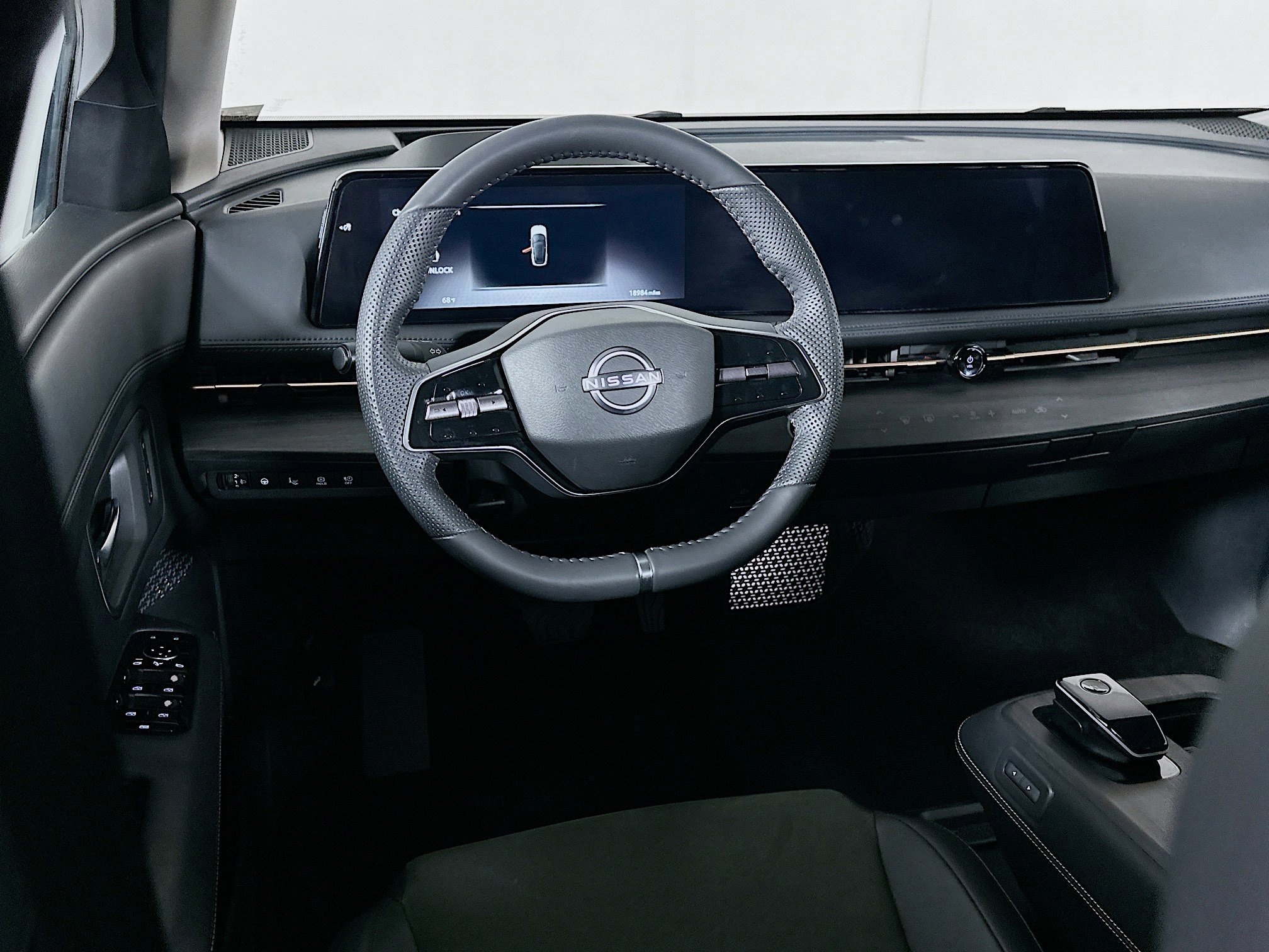 Used 2024 Nissan Ariya AWD image 18