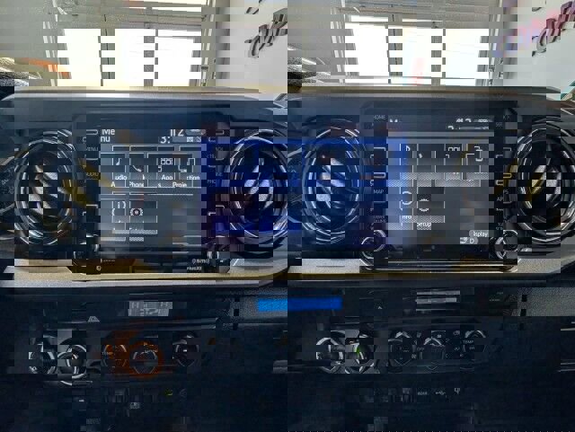 Used 2023 Toyota Tacoma TRD Sport w/ Technology Package image 18