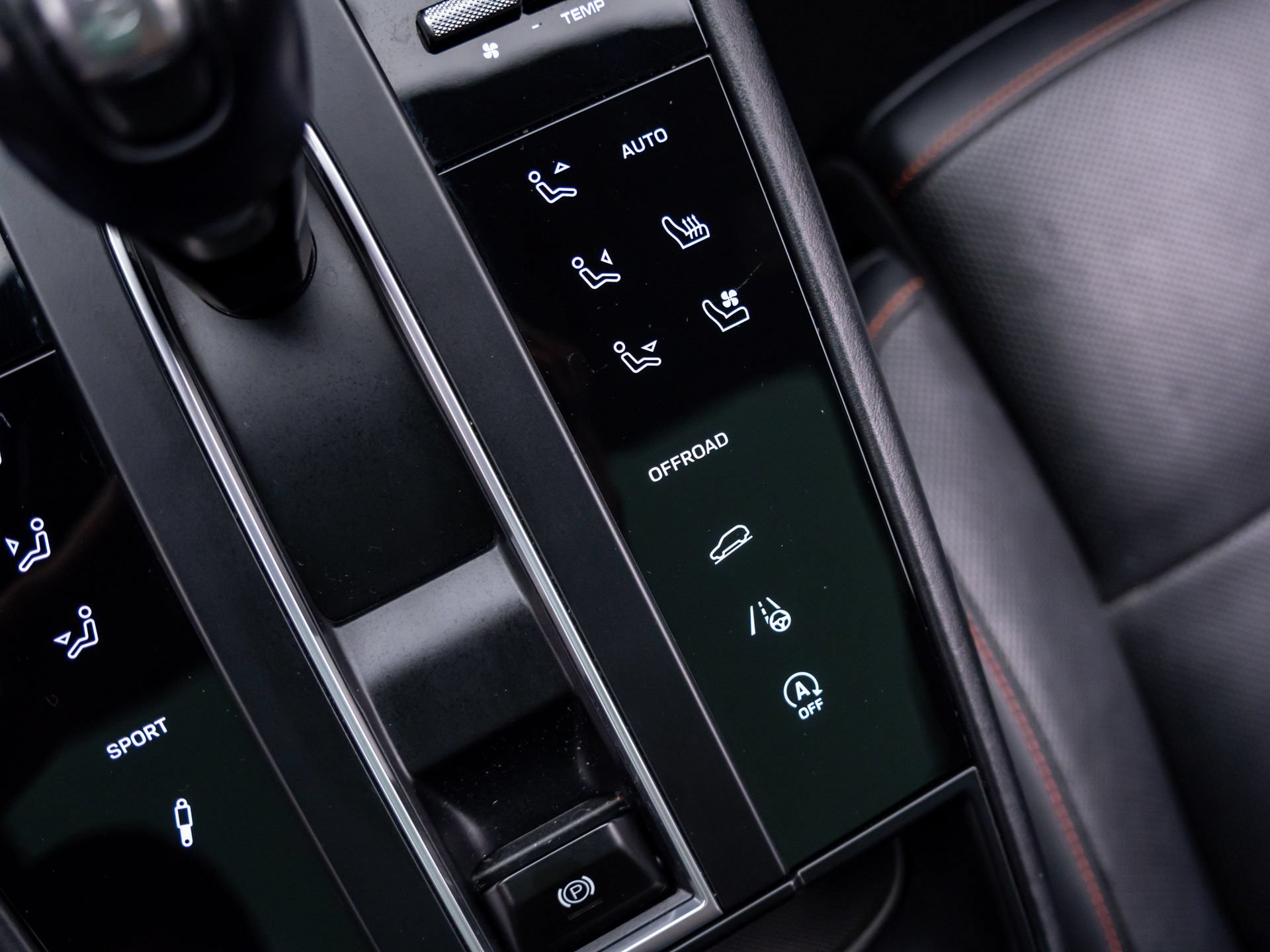 Certified 2023 Porsche Macan S AWD/4WD image 28
