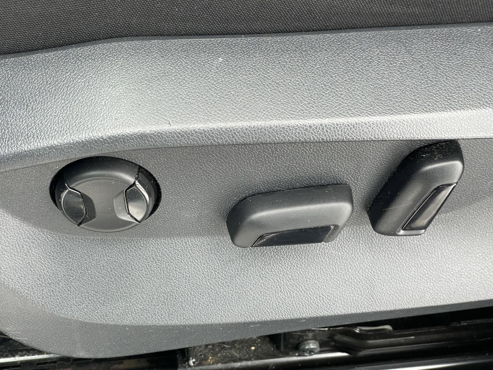 Used 2022 Volkswagen Taos SE w/ Panoramic Sunroof Package image 23