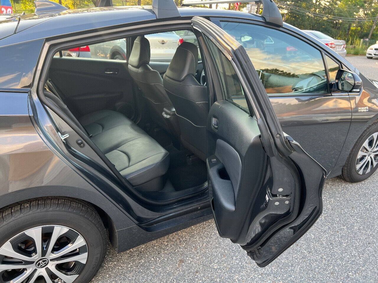 Used 2020 Toyota Prius Prime XLE FWD image 12