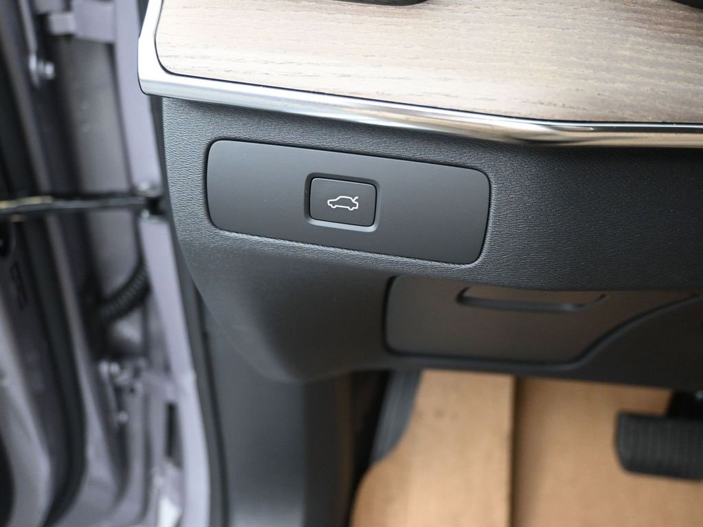 New 2026 Volvo XC90 B6 Ultra image 15
