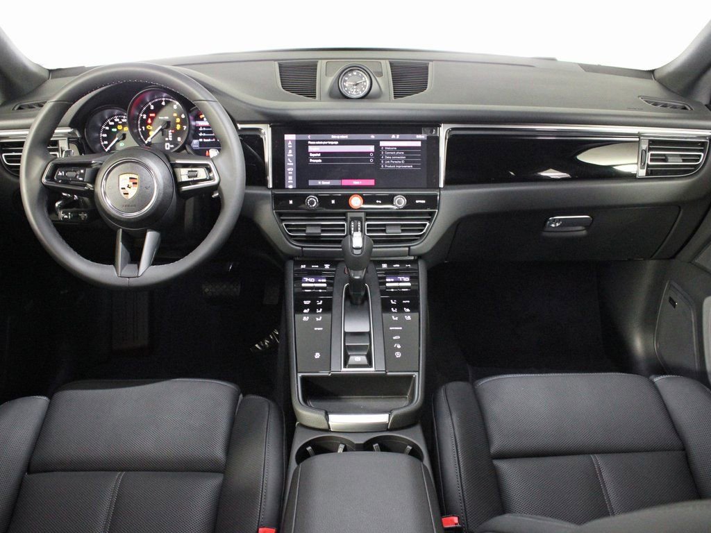 Certified 2025 Porsche Macan image 19