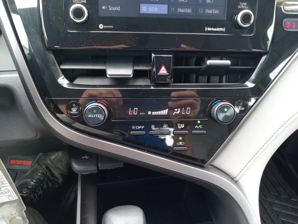 Used 2022 Toyota Camry SE FWD image 16