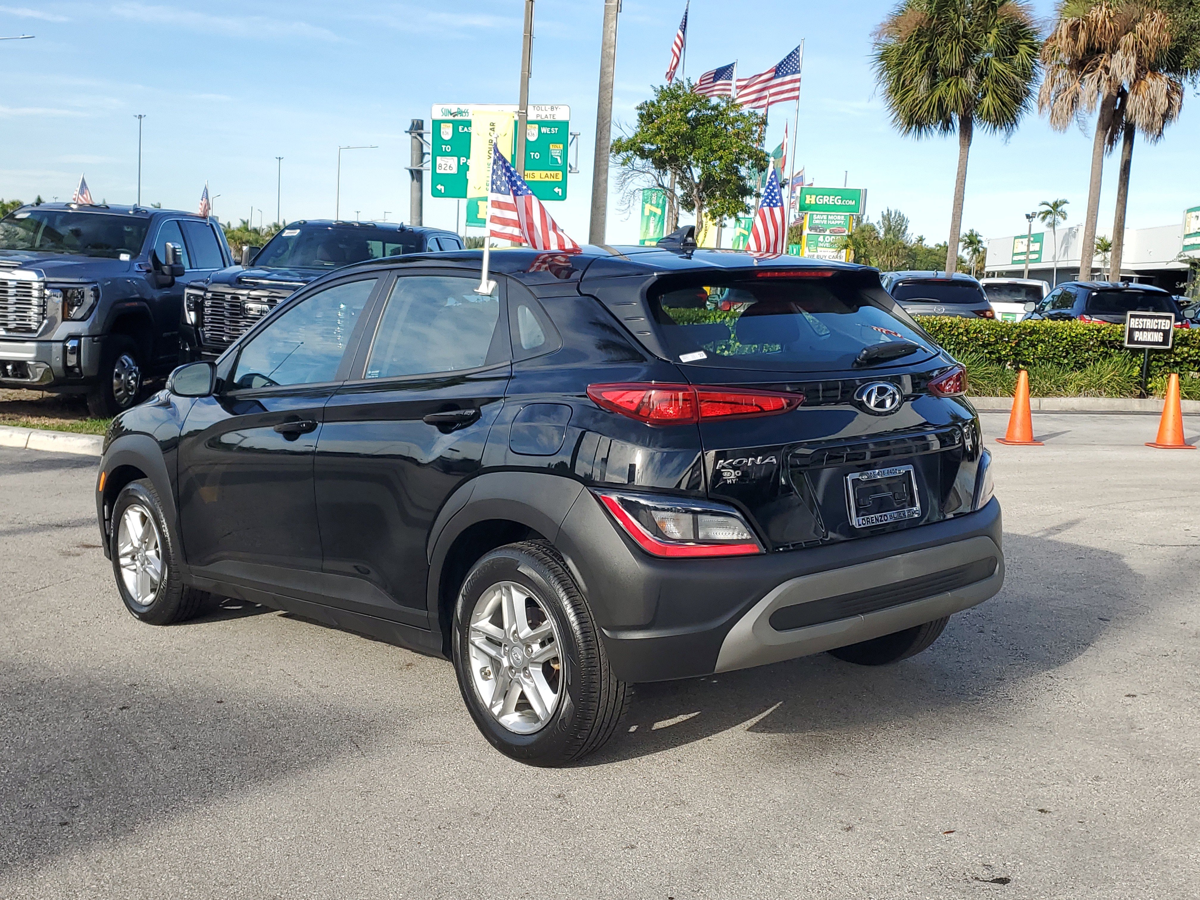 Used 2023 Hyundai Kona SE w/ Cargo Package image 7