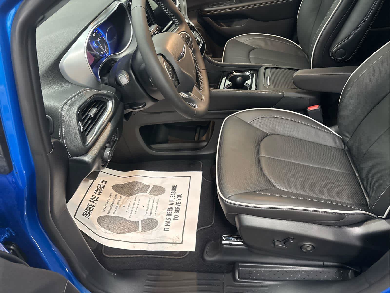 New 2026 Chrysler Pacifica Limited w/ Uconnect Theater Family Group FWD image 9