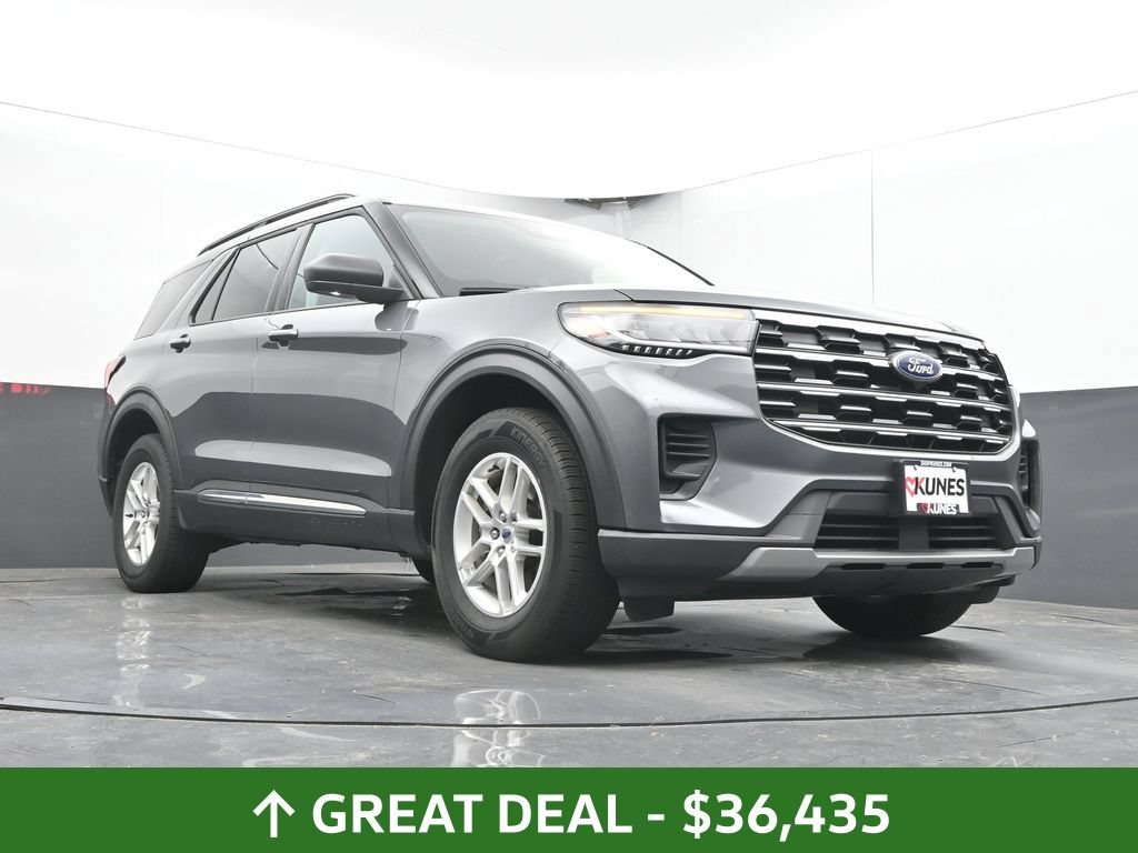 Used 2025 Ford Explorer Active AWD/4WD image 45