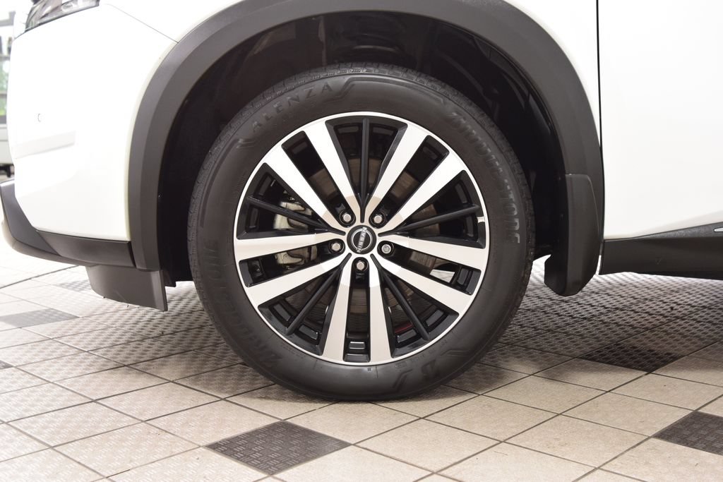 Used 2025 Nissan Pathfinder Platinum w/ Cargo Package AWD/4WD image 24