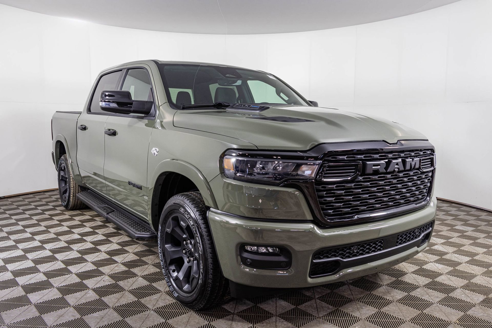 New 2026 RAM 1500 4x4 Crew Cab image 11