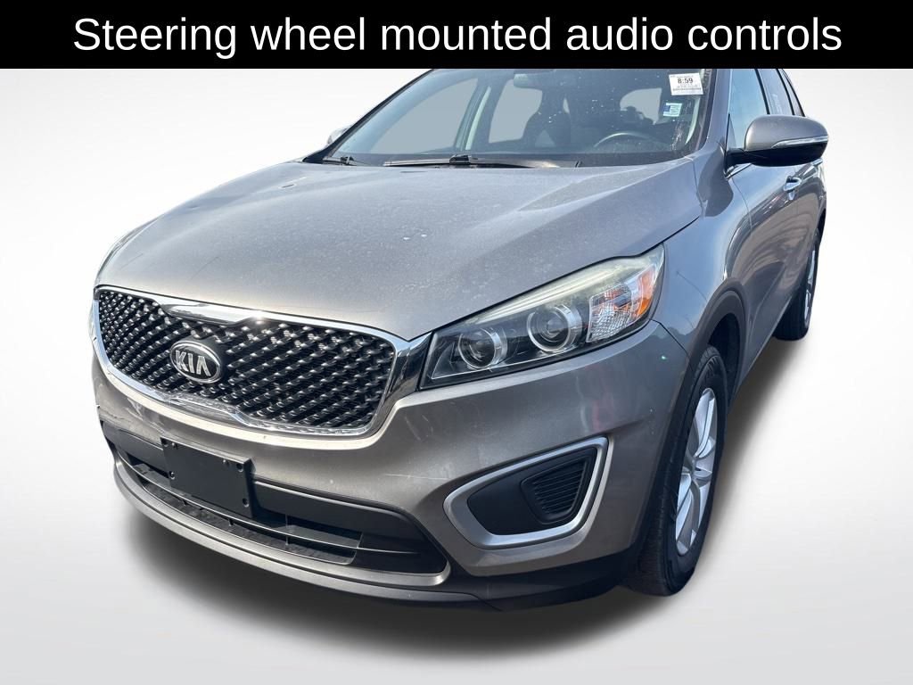 Used 2017 Kia Sorento LX w/ LX Convenience Package image 7