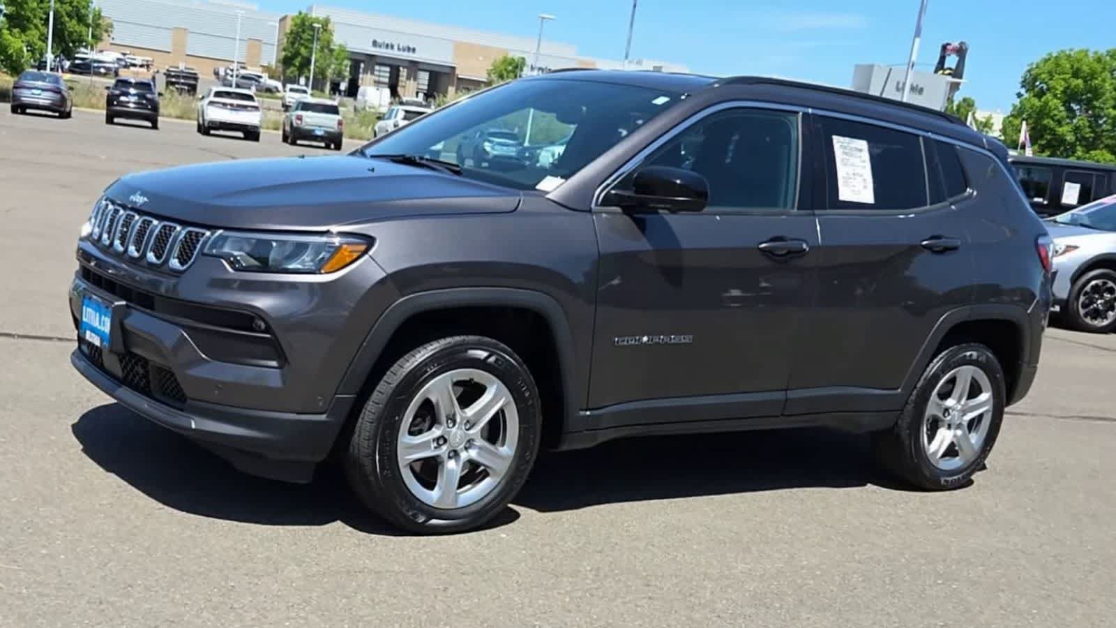 Used 2023 Jeep Compass Latitude w/ Convenience Group AWD/4WD image 4