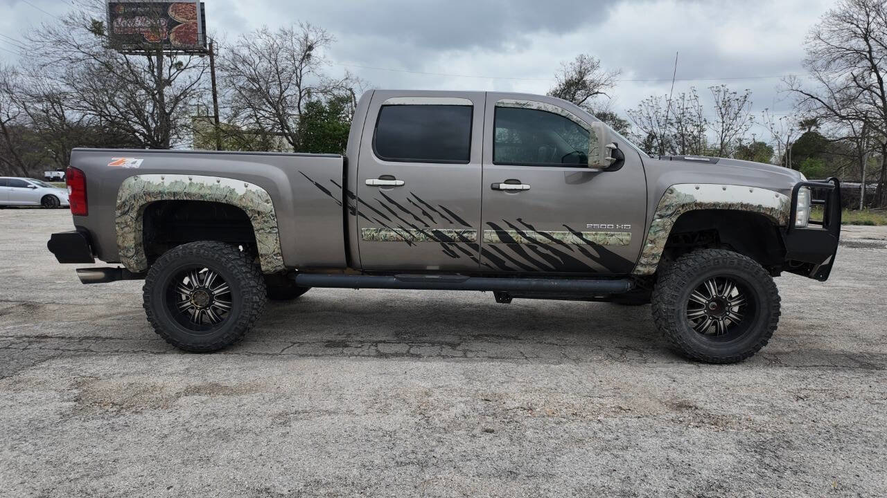 Used 2013 Chevrolet Silverado 2500 LT w/ Interior Plus Package image 3