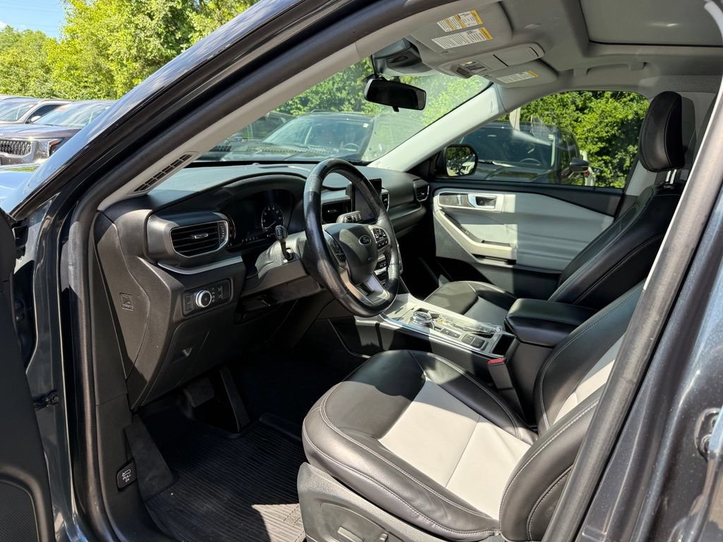 Used 2022 Ford Explorer XLT w/ Equipment Group 202A RWD image 8