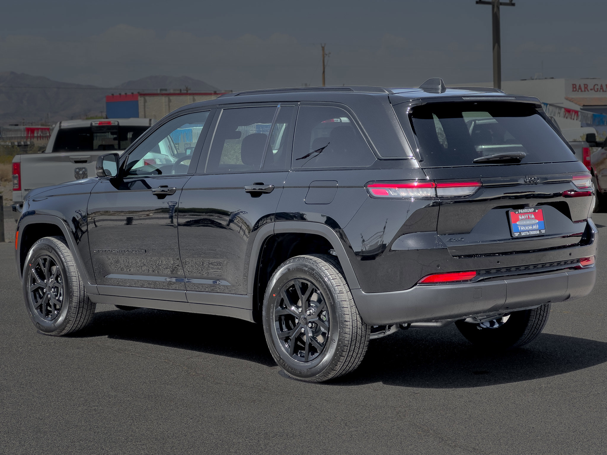 New 2025 Jeep Grand Cherokee Altitude image 3