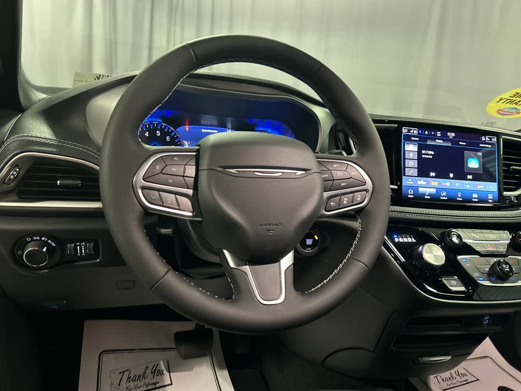 New 2027 Chrysler Pacifica Select FWD image 13