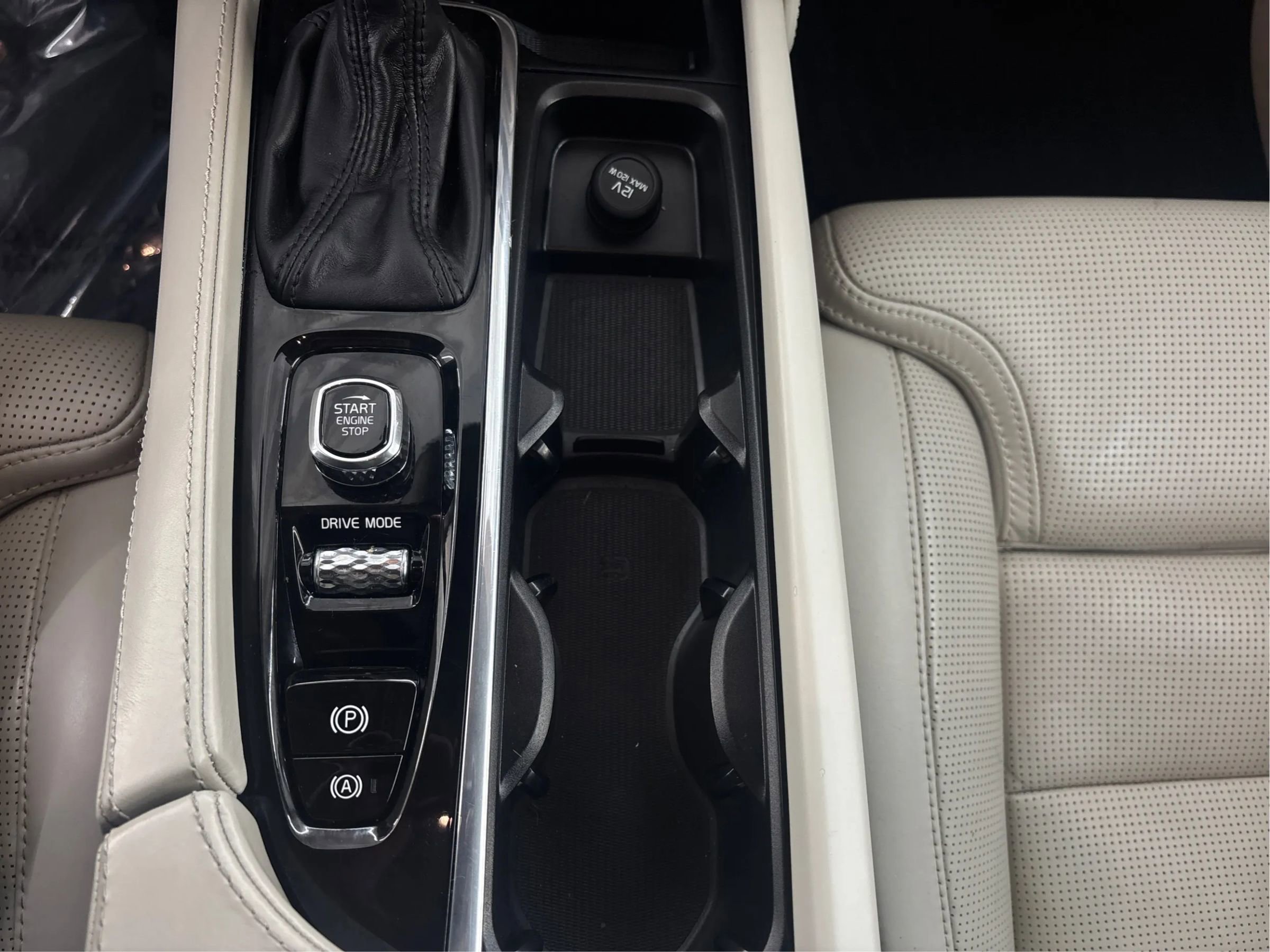 Used 2020 Volvo XC90 T6 Inscription w/ Protection Package Premier image 22