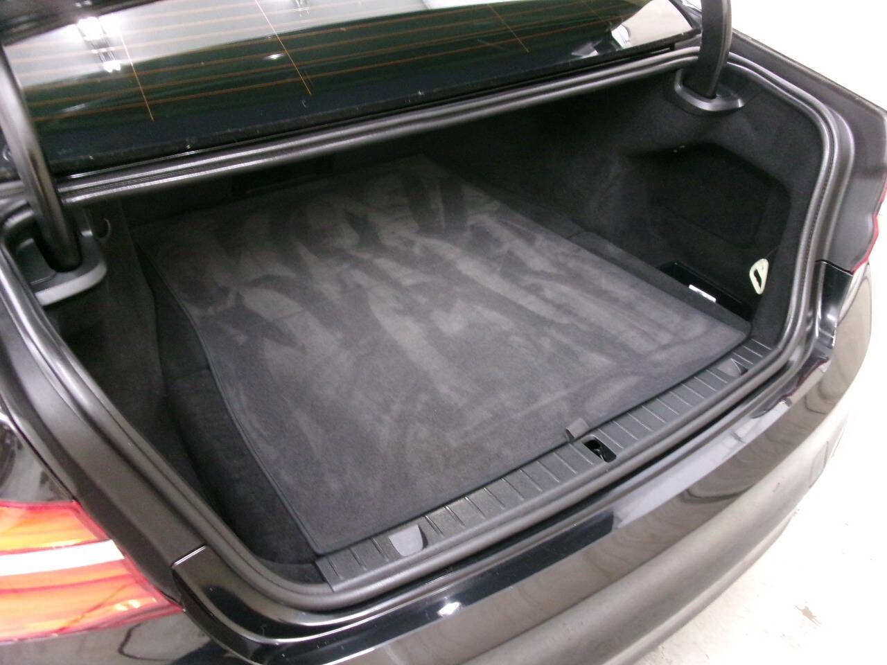 Used 2016 BMW 750i xDrive image 26