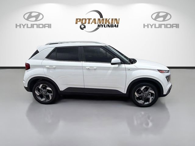 Certified 2024 Hyundai Venue Limited FWD image 4