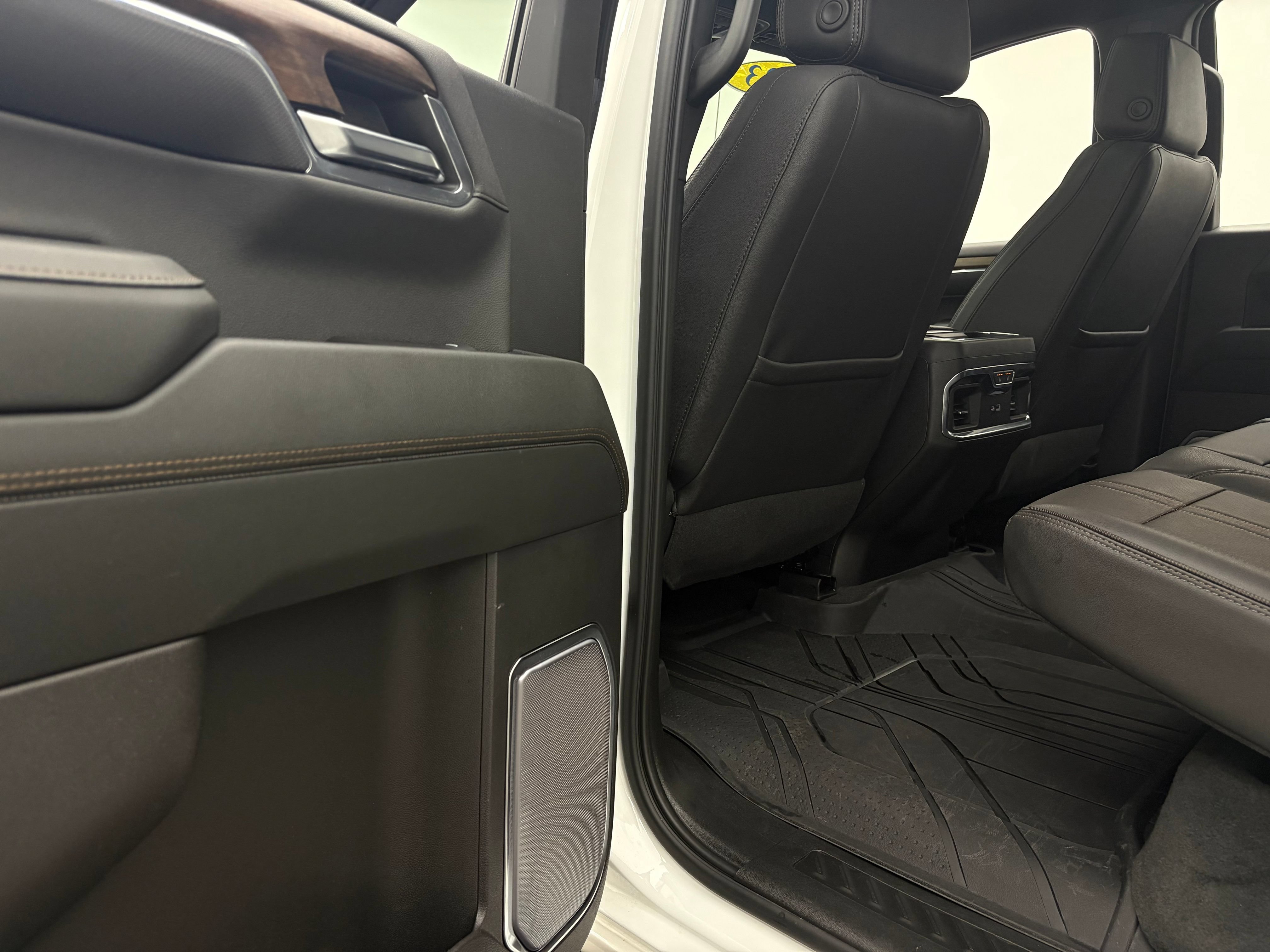 Used 2023 Chevrolet Silverado 1500 High Country AWD/4WD image 44