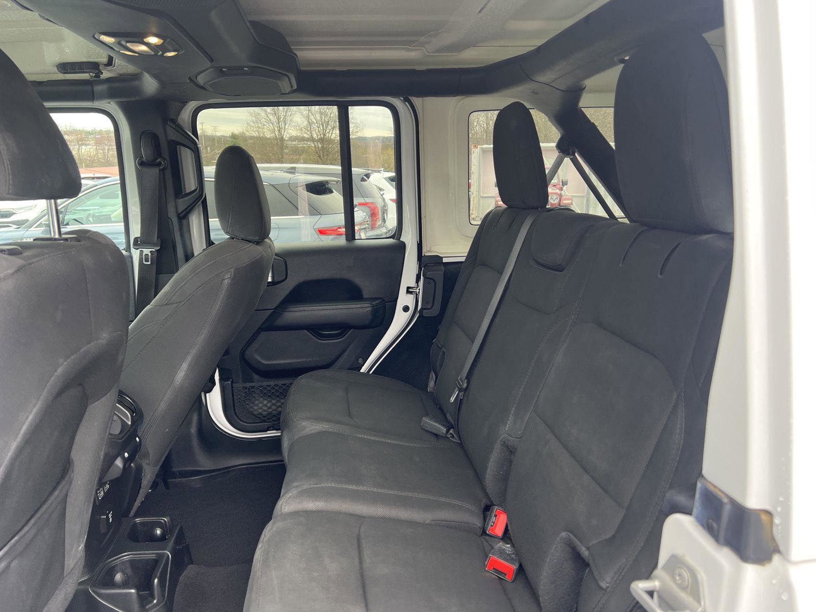 Used 2020 Jeep Wrangler Unlimited Sahara image 8