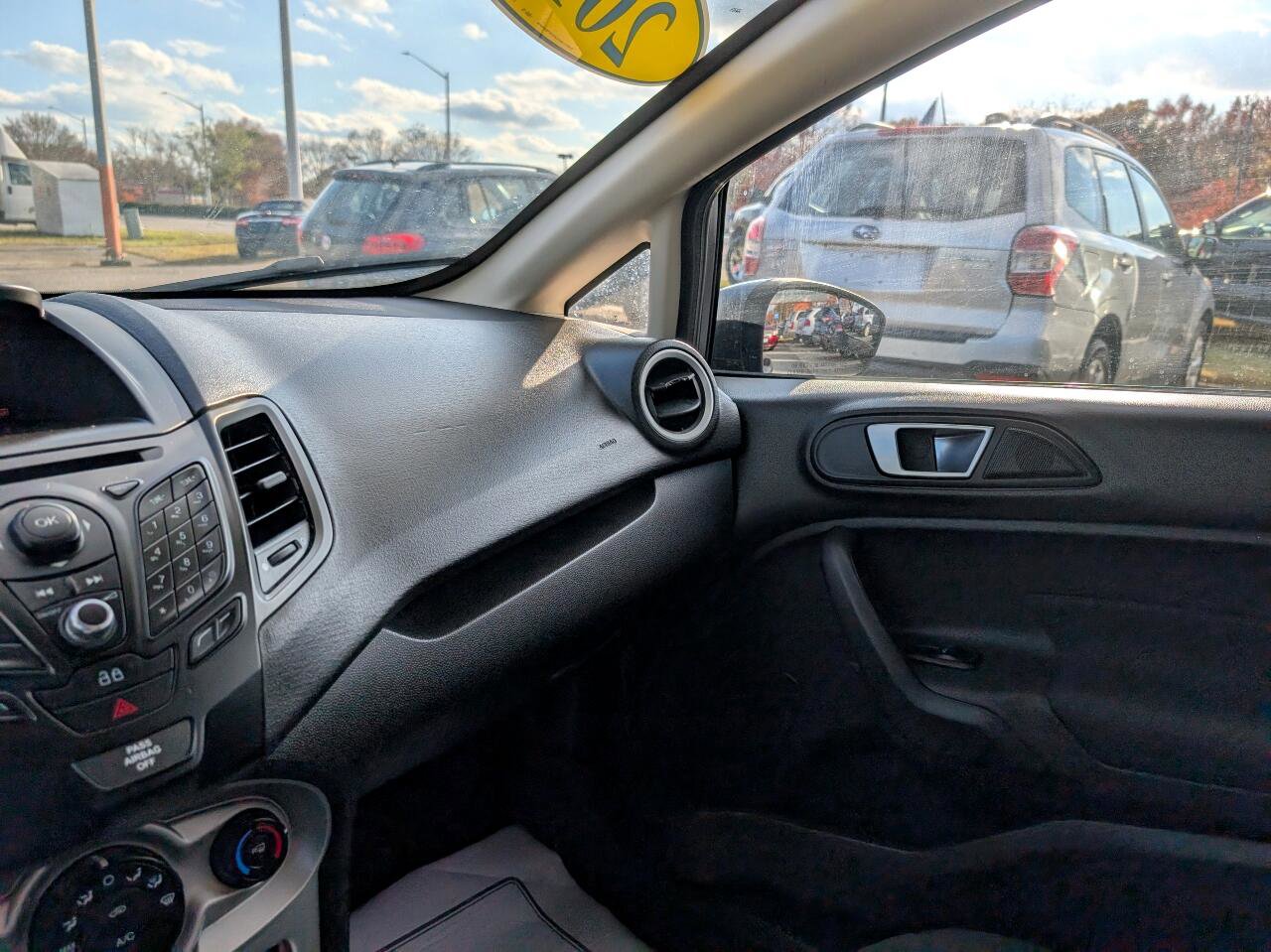 Used 2015 Ford Fiesta SE image 19