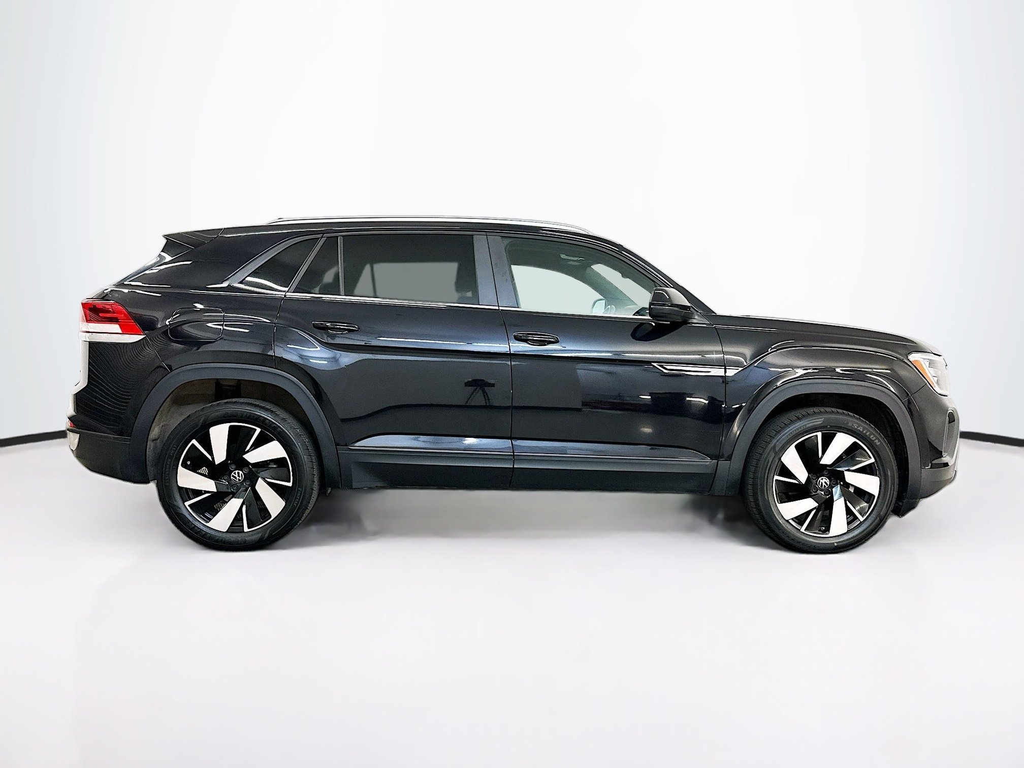 Used 2024 Volkswagen Atlas Cross Sport SE image 10