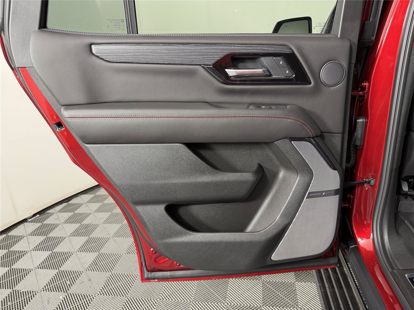 New 2026 GMC Yukon AT4 Ultimate w/ LPO, Floor Liner Package AWD/4WD image 23