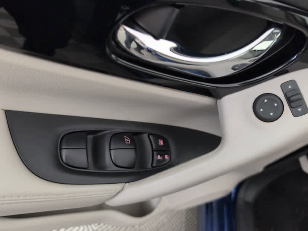 Used 2022 Nissan Rogue Sport SL w/ Premium Package FWD image 20