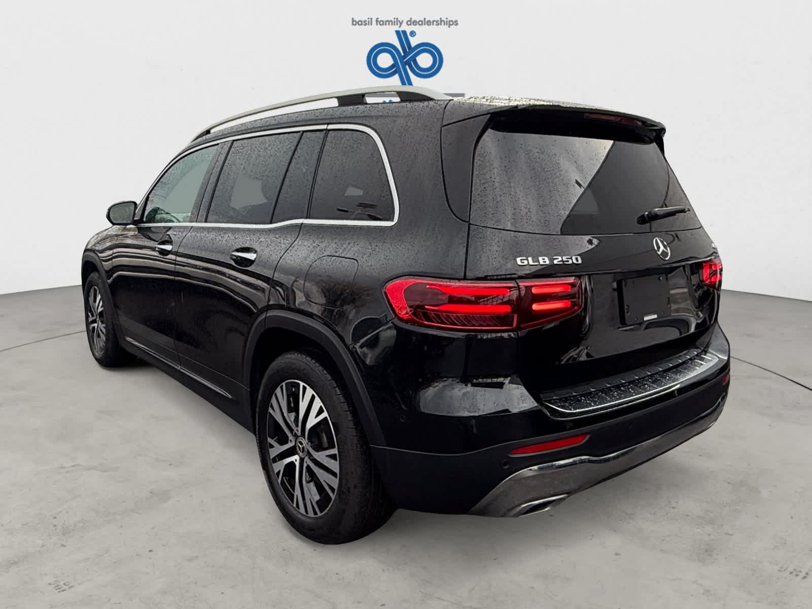 Used 2024 Mercedes-Benz GLB 250 4MATIC image 4