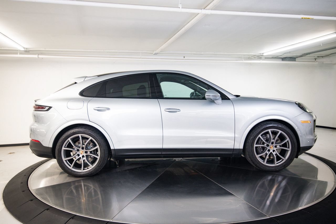 Certified 2024 Porsche Cayenne Coupe AWD/4WD image 8