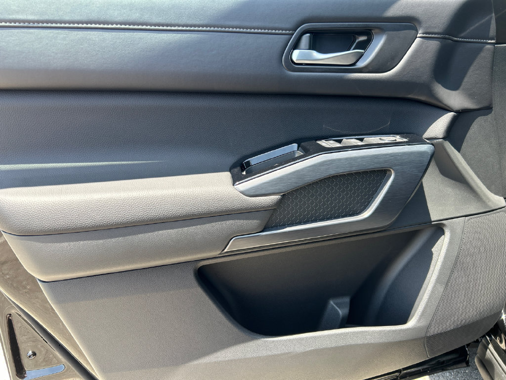 New 2026 Nissan Pathfinder SL FWD image 19