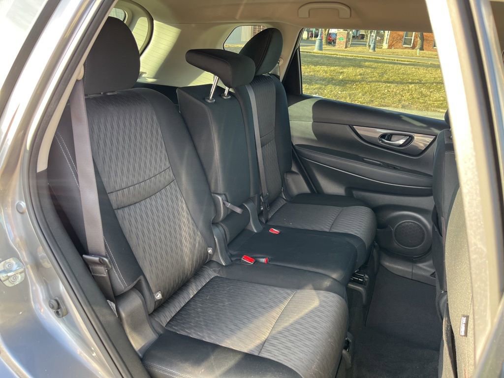 Used 2018 Nissan Rogue S image 21