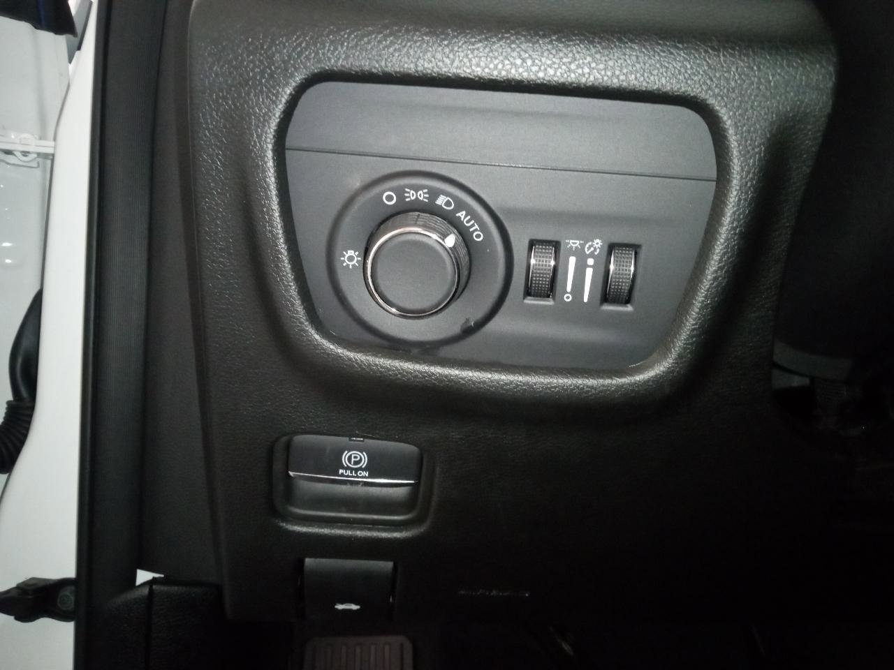 Used 2024 Jeep Grand Cherokee Altitude AWD/4WD image 13