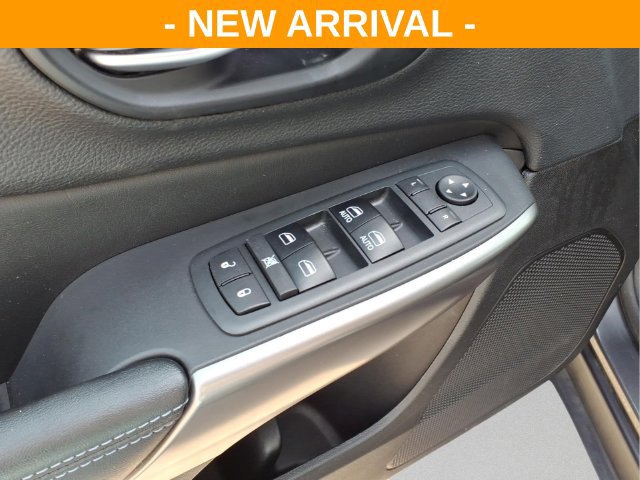 Used 2019 Jeep Cherokee Latitude Plus FWD image 17
