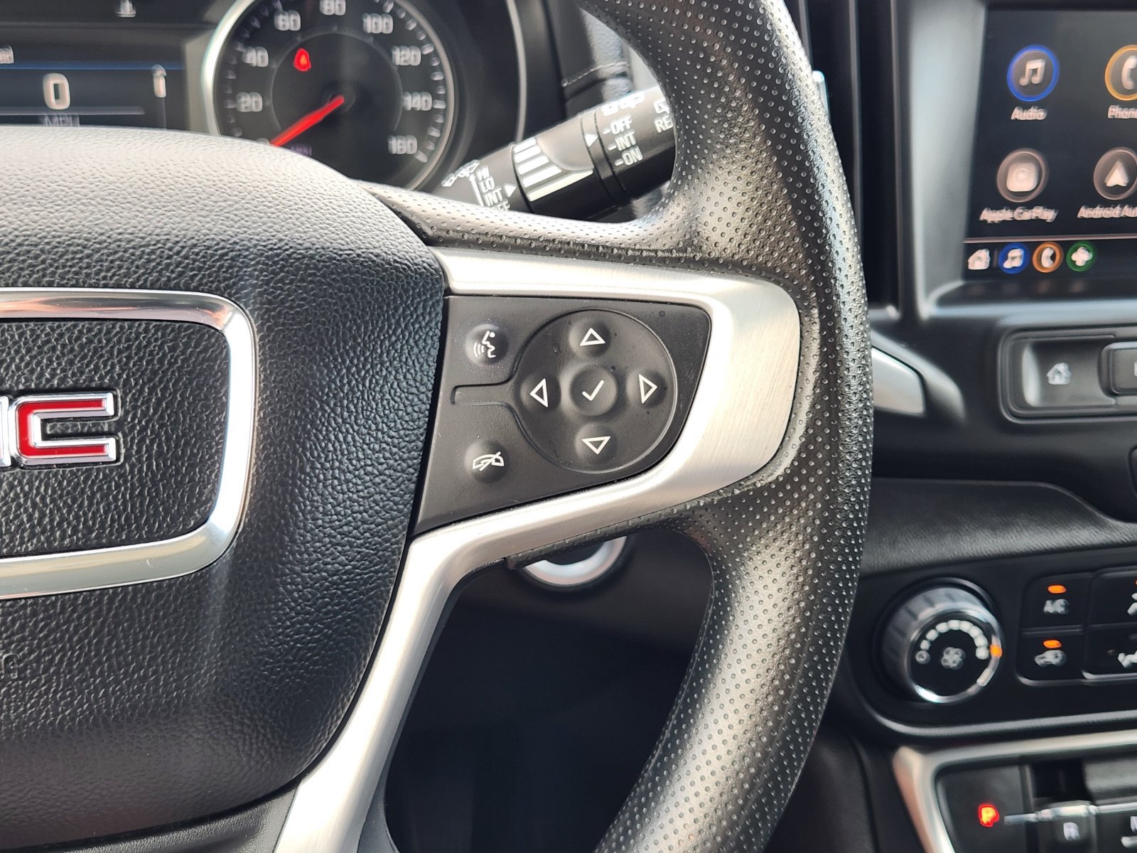 Used 2024 GMC Terrain SLE AWD/4WD image 32