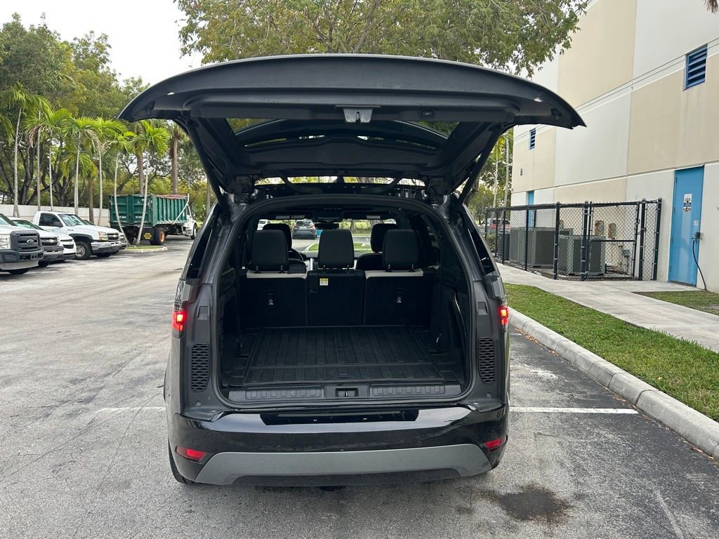 Used 2021 Land Rover Discovery S R-Dynamic image 25