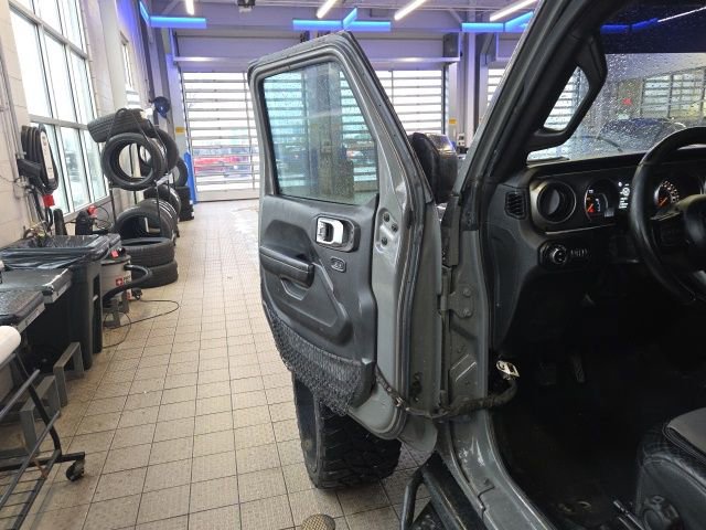 Used 2021 Jeep Gladiator Willys image 21