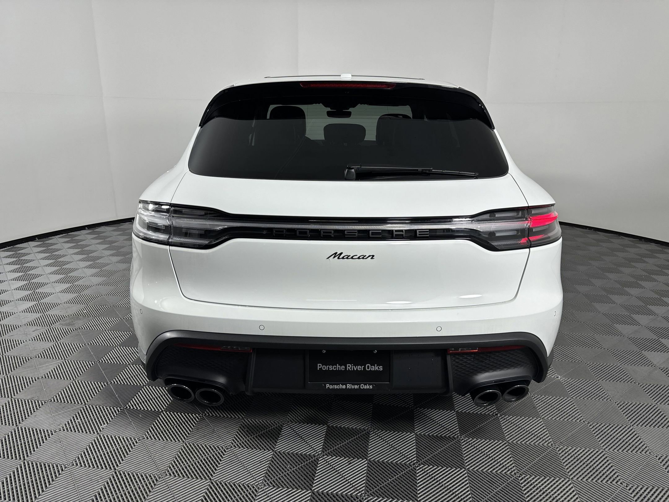 Certified 2025 Porsche Macan image 10