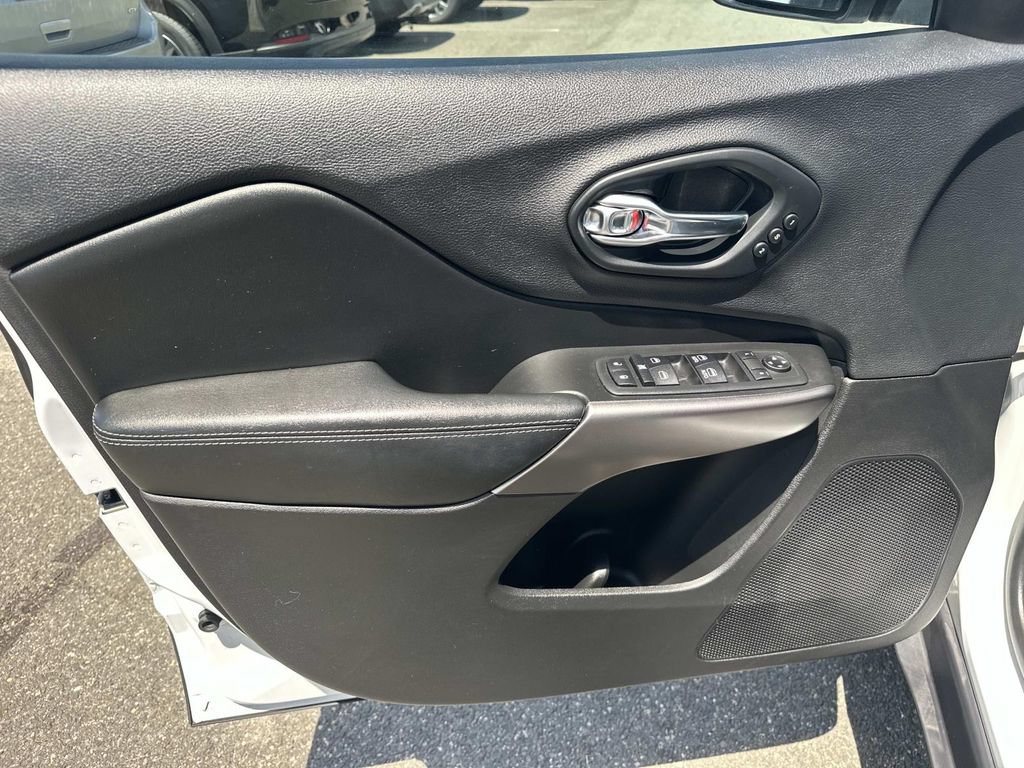 Used 2019 Jeep Cherokee Limited AWD/4WD image 17