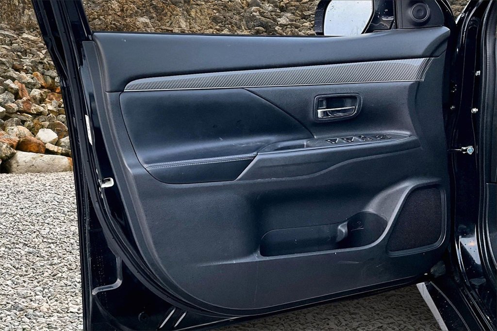 Used 2020 Mitsubishi Outlander SE image 21