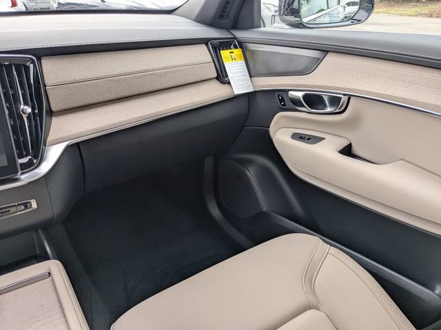 New 2025 Volvo XC90 B5 Plus w/ Protection Package Premier image 21