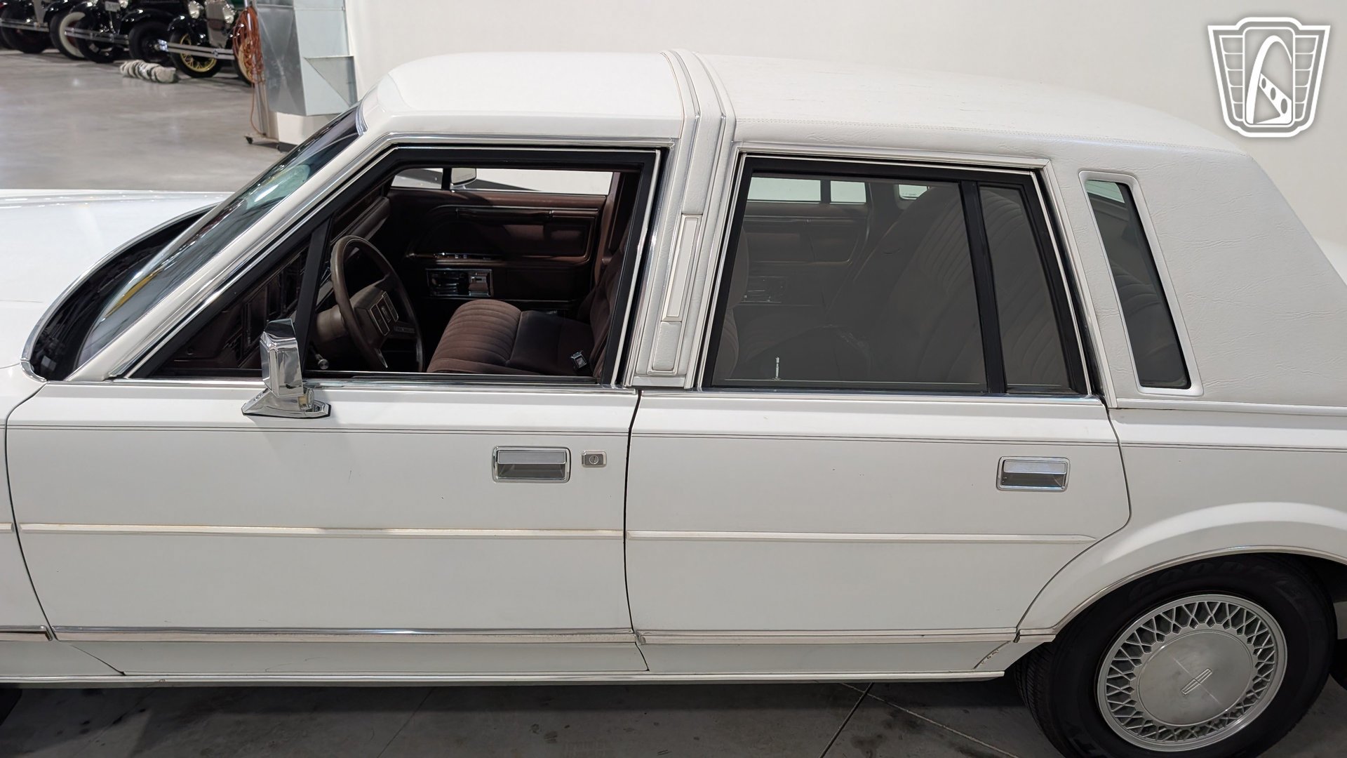 Used 1988 Lincoln Town Car RWD image 26