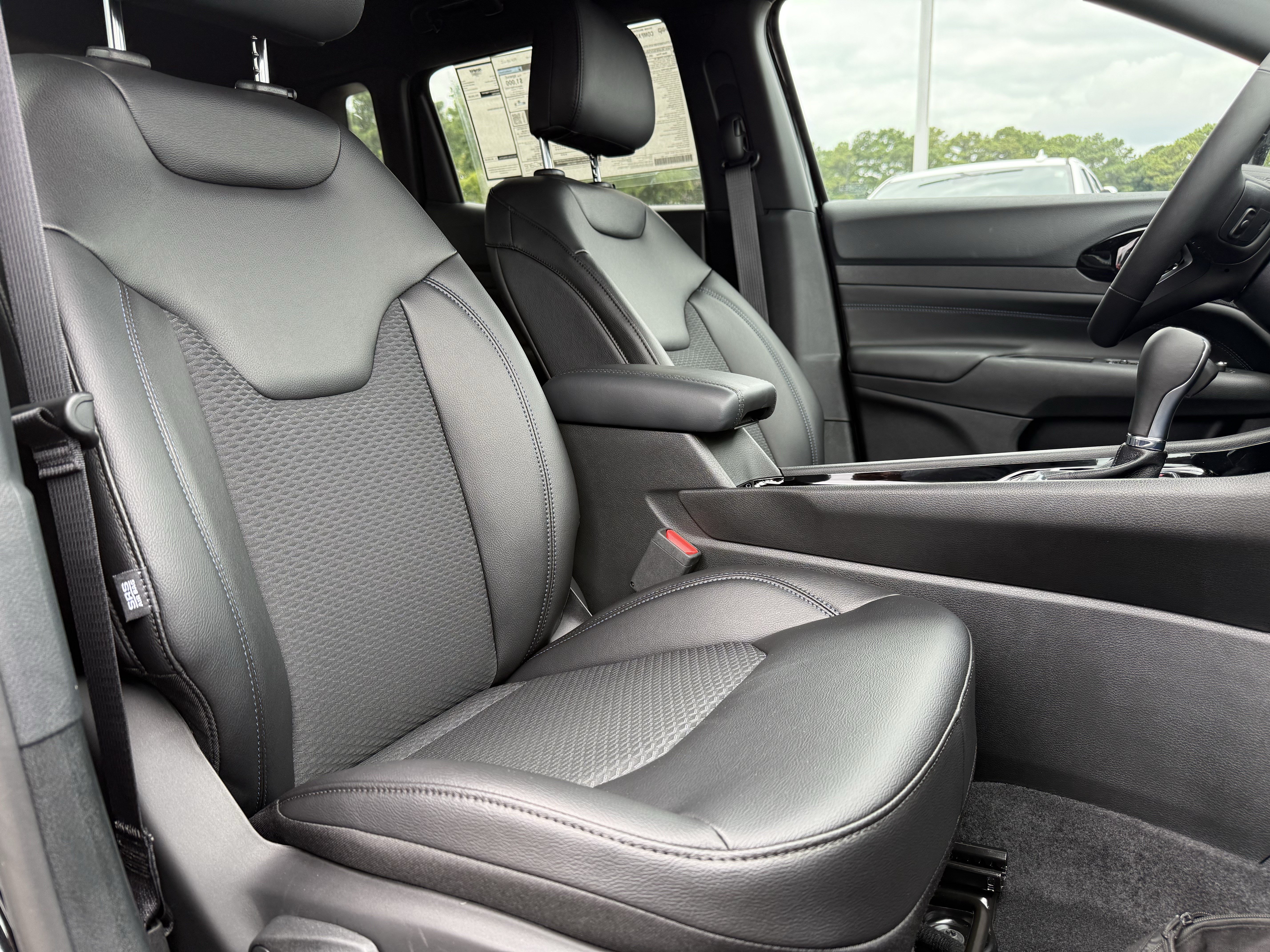 New 2026 Jeep Compass Latitude AWD/4WD image 33