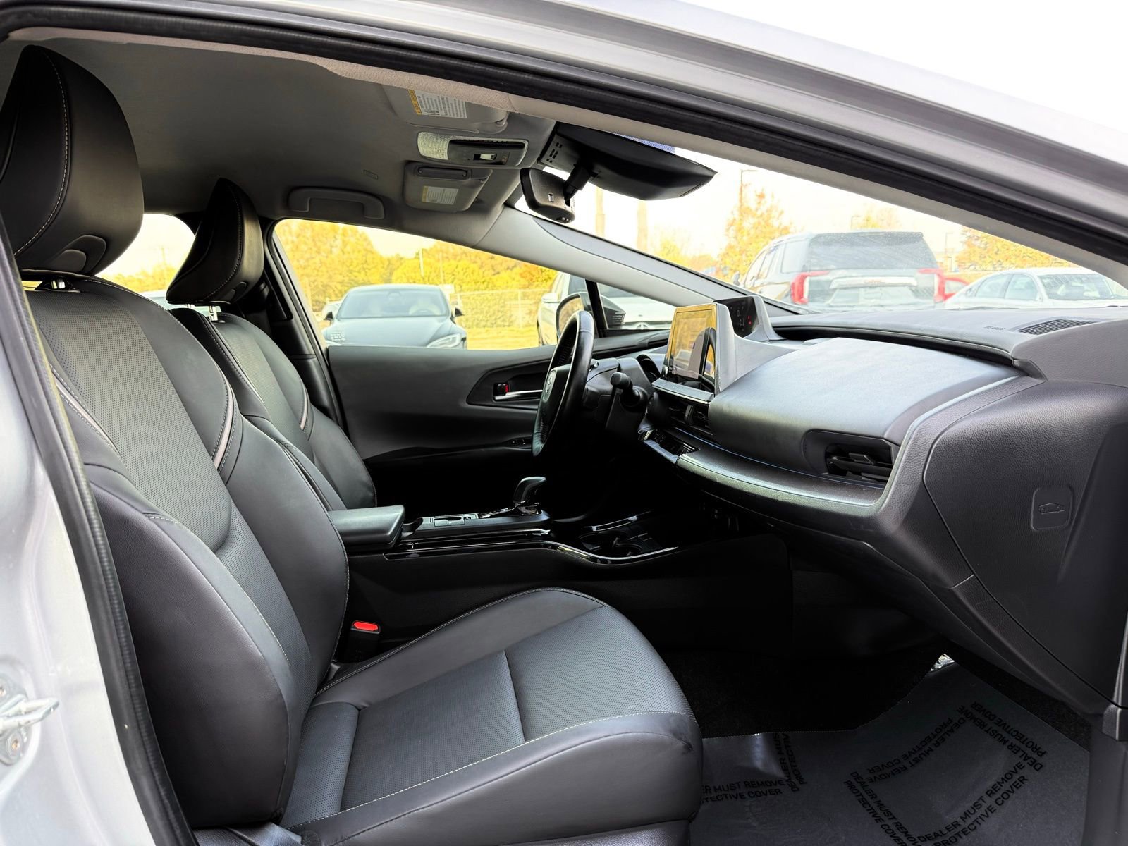 Used 2024 Toyota Prius XLE FWD image 32