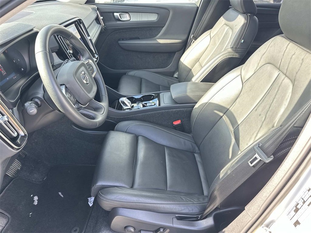 Used 2025 Volvo XC40 B5 Plus image 20
