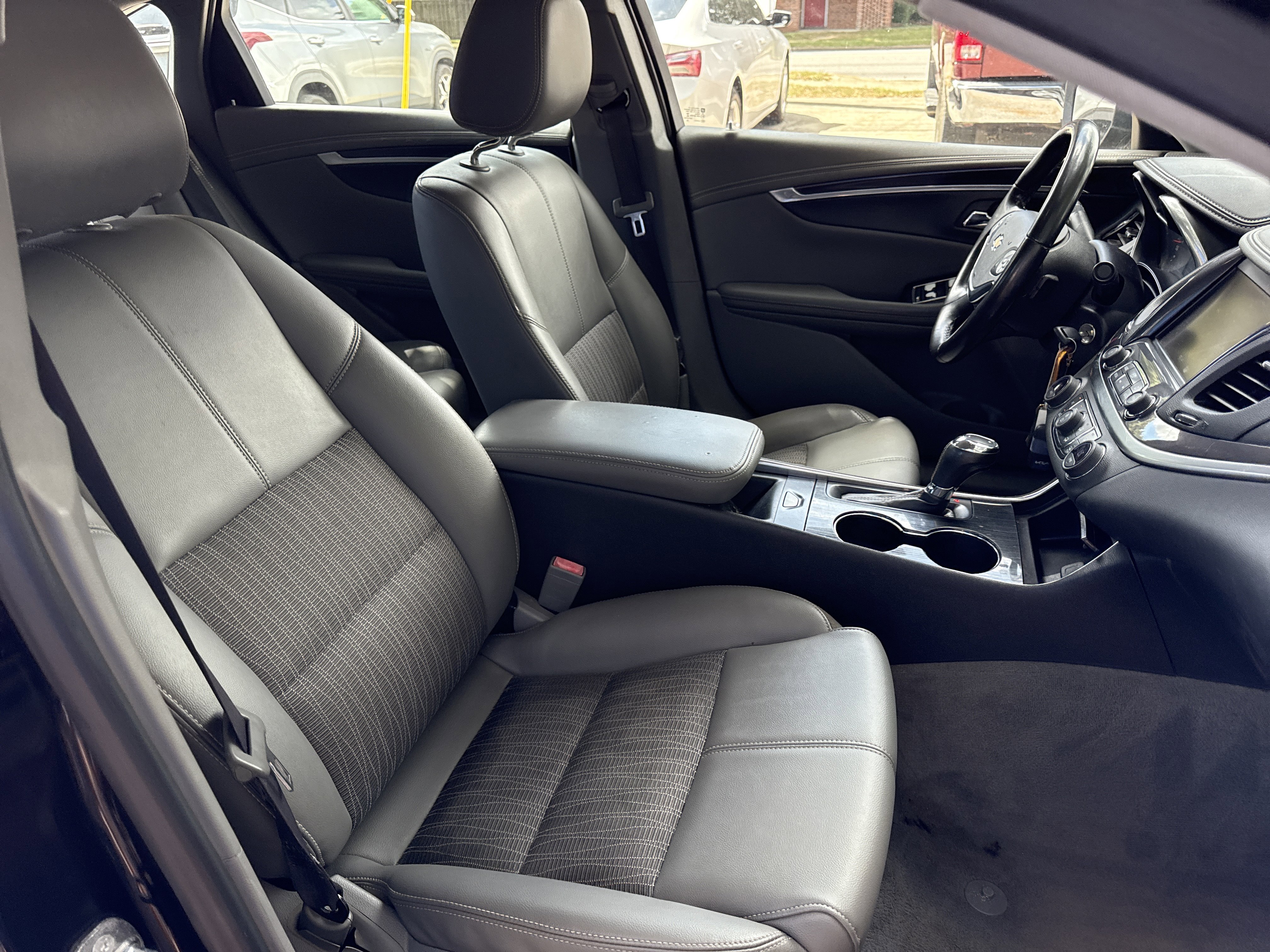 Used 2017 Chevrolet Impala LT image 22